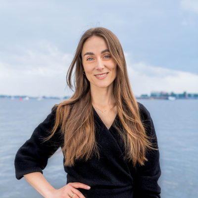 Anne de Vries-3
